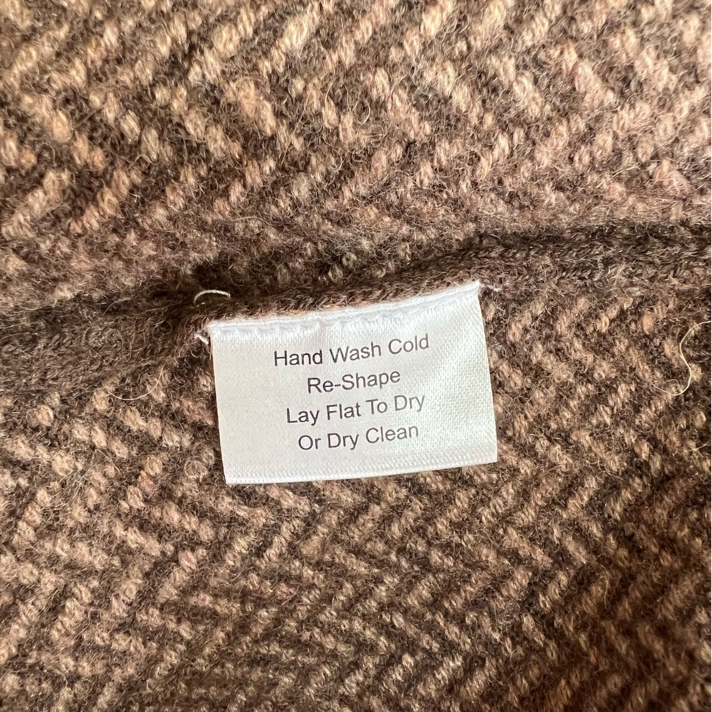 Jos A. Bank NWT Reserve Collection Wool V-Neck Brown Herringbone Sweater, XL - Picture 6 of 8